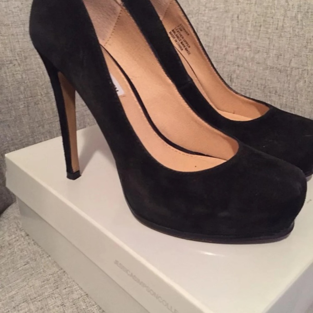 Shoes - Picture 2 of 4